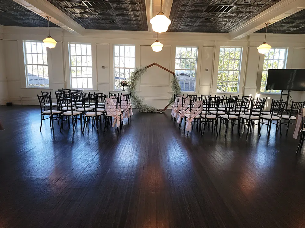 Second floor set for a ceremony with a hexagon arch